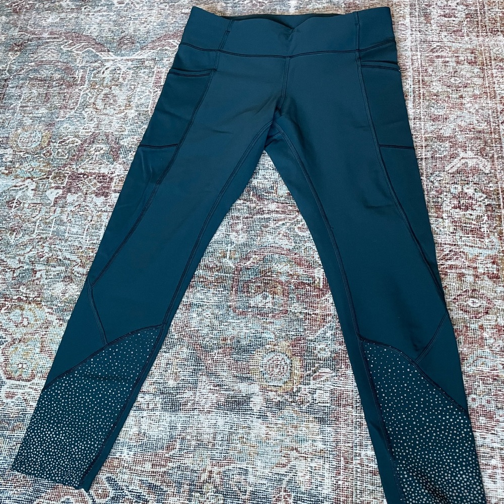 Lululemon Run Fast and Free Scalloped Edge Legging- 7/8 length
